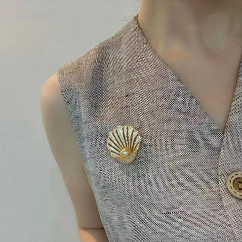 Shell Gold Pearl Brooch